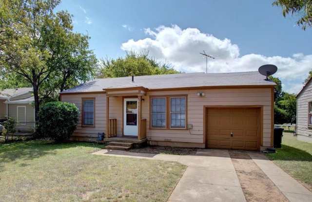 427 Marengo Street - 427 Marengo Street, Cleburne, TX 76033