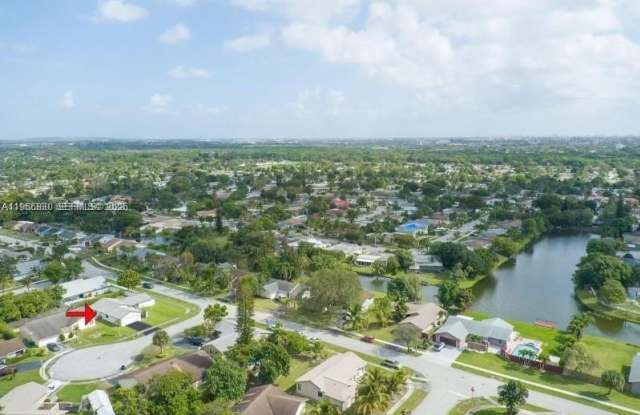 5505 SW 9th St photos photos