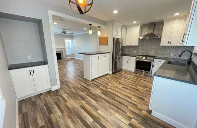 SPACIOUS 2 BEDROOM HOUSE IN OAKLAND! Gallery 4