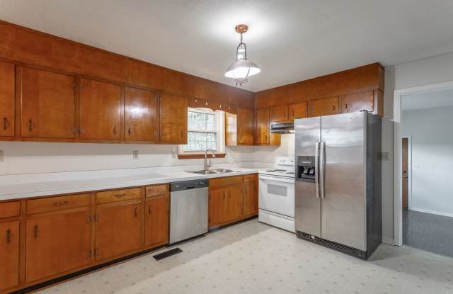 3 Bedroom · 2 Bath Home in East Brainerd Near Hamilton Place - 7005 Genoa Drive, Chattanooga, TN 37421