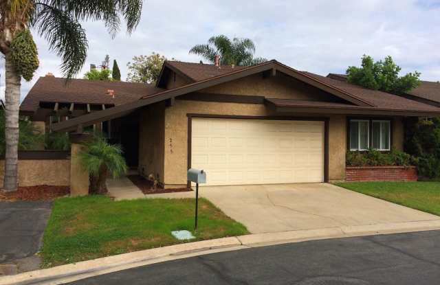 4 Bedroom Townhouse - Ideal for Chapman Students! photos photos