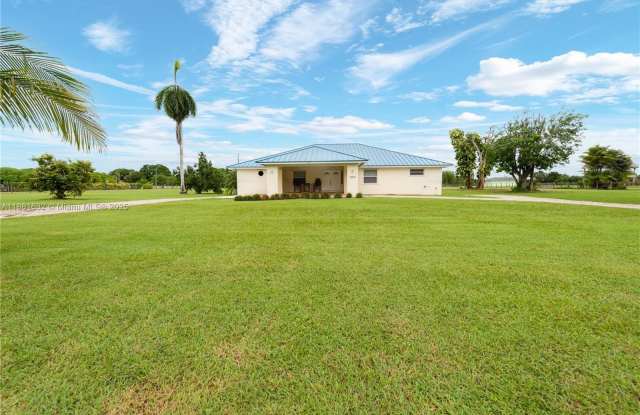 19275 SW 256th St photos photos