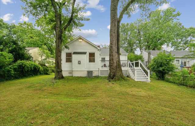 *OPEN HOUSE 9/25 @ 5:30-6:30PM & 9/27 @ 3-4:30PM* / Beautifully updated 4 BE Bungalow in Kensington, awesome deck overlooking large backyard! FREE WiFi! Gallery 3