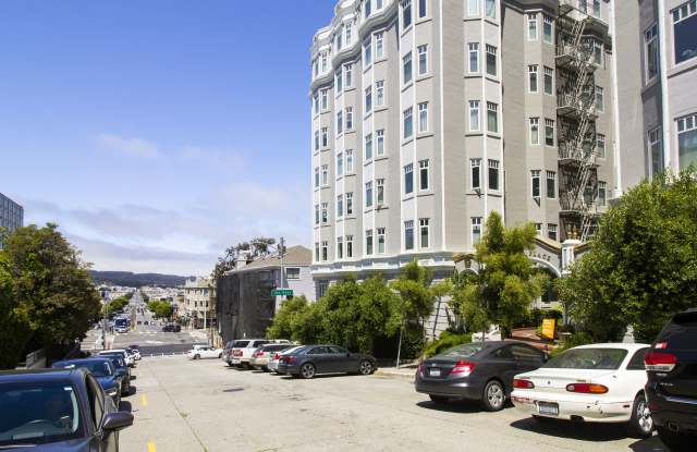1320-1380 Lombard Gallery 4