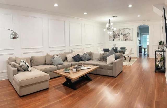 1084 NW 18th Ave photos photos