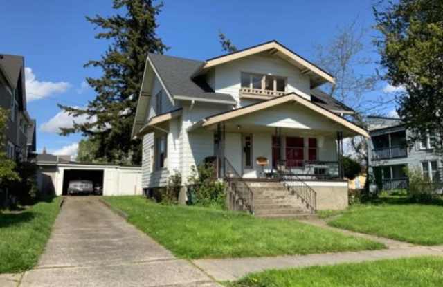 Spacious 4 Bedroom Home in the Lettered Streets Neighborhood! photos photos