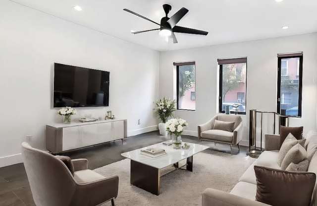 194 Meserole St Apt 1A Gallery 1