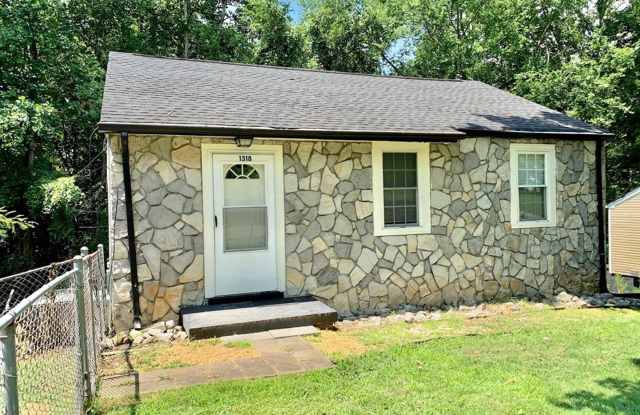 Great Location with Easy Access to Fort Campbell  Downtown photos photos