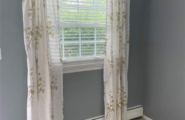 502 Towne House Village Gallery 4