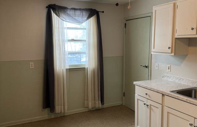 1639 Holland Avenue - 4 Gallery 4