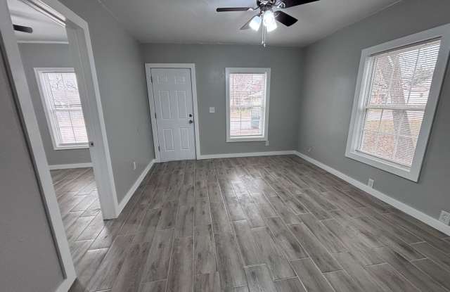 Remodeled 2 bedroom, 1 bathroom house with fenced yard and garage photos photos