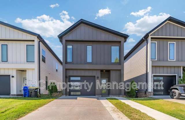 608 West Maple Street photos photos