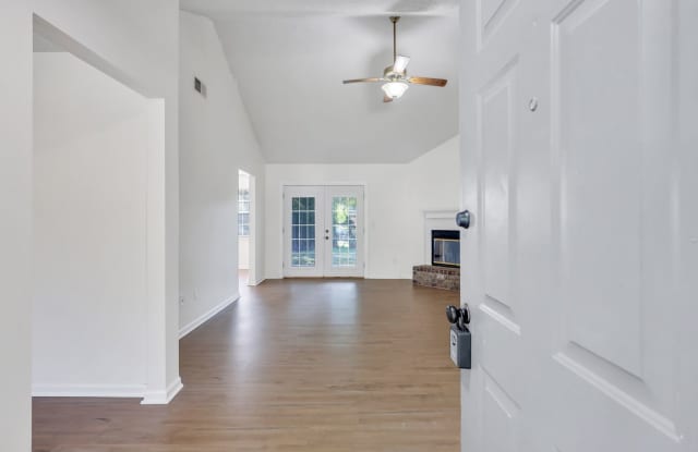MOVE IN READY (SMALL DOGS ONLY) Gallery 3