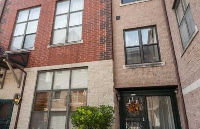4402 S King Dr B Gallery 2