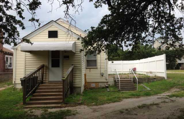 Large 2 BDRM 1 BA single family home across from the Beach! photos photos