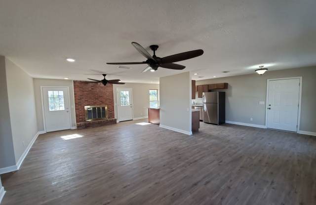 Updated 3 BR|2 BA Home Near TAFB! photos photos