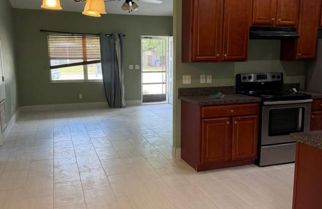 5306 Satel Dr Gallery 3