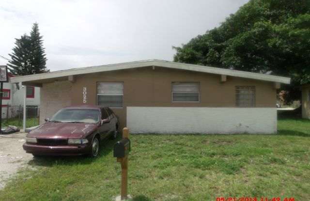 Nice 3-1 house next to SWAP SHOP photos photos