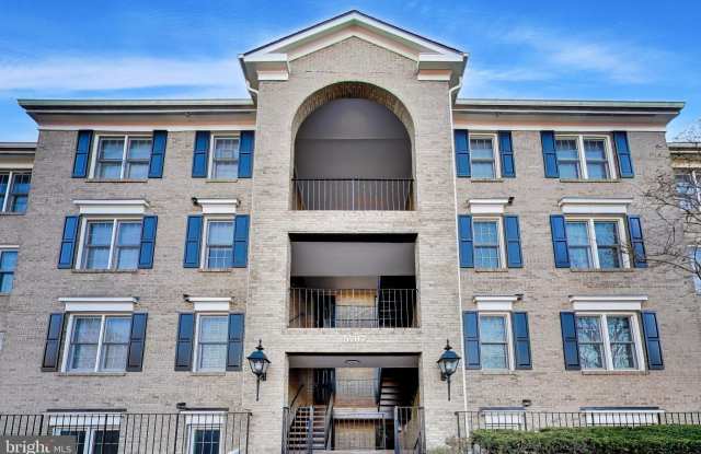 5707 BREWER HOUSE Circle Gallery 1