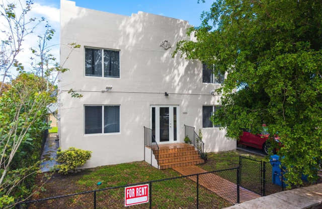 1853 SW 17th St photos photos