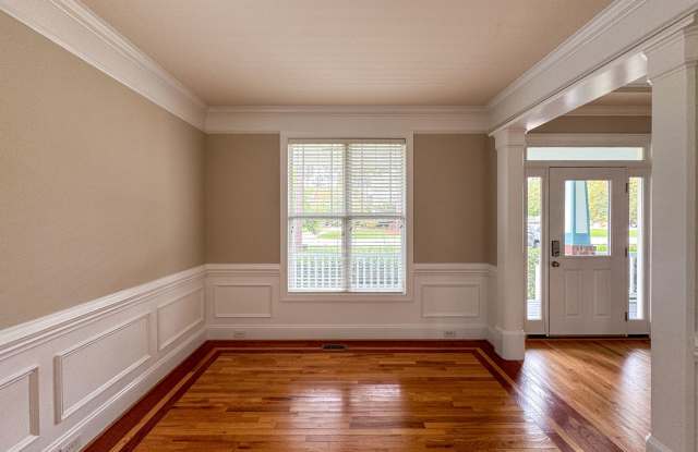 5 Bedroom Home in Gated Golf Course Community Gallery 4