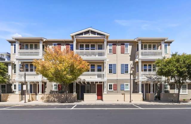 Live by the Marina in this Beautiful Townhome! Gallery 1