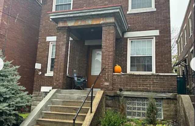 4 Bedroom House Available Next to UC Campus photos photos