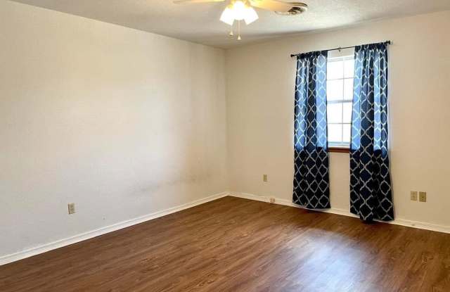 1432 South Stoneridge Manor Gallery 4