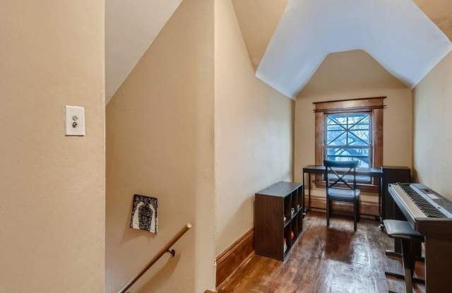 4 Bedroom SFH in MacGroveland! Close by Concordia and Macalester photos photos