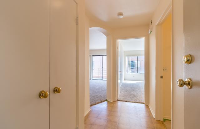 Light, Bright & Ideally Located 1-Bedroom Near The Village! Gallery 1