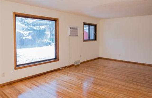 1209 Broadway North - 3 photos photos