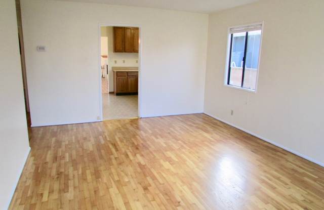 Cozy Hawthorne Home Rental w/ Hardwood Flooring! Gallery 2