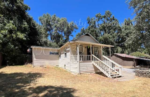 Cozy 3-Bedroom Home with Backyard Patio & Convenient Hwy 108 Access Gallery 3