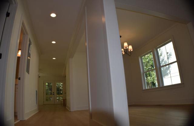 518 Pierce Avenue Northwest Gallery 2