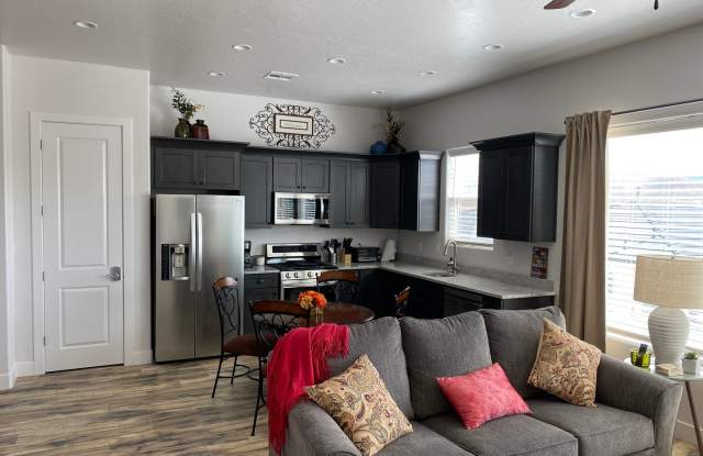 Available Nov 1st - 1 bedroom, FURNISHED casita for rent Gallery 1