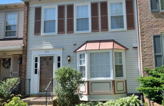 5716 RIDGE VIEW DRIVE - 5716 Ridge View Drive, Rose Hill, VA 22310
