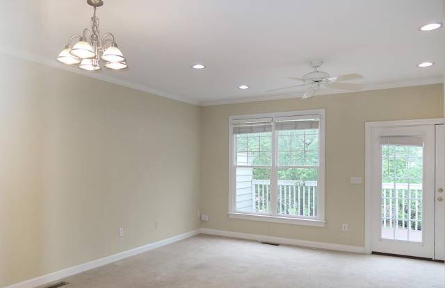 926 Edgewater Circle Gallery 3