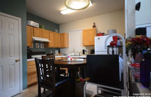 2319 CROWN HOLLOW Gallery 4