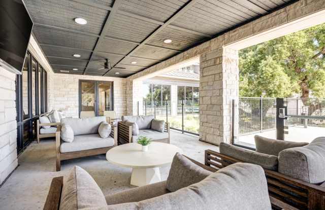 Water's Edge Apartments Gallery 3
