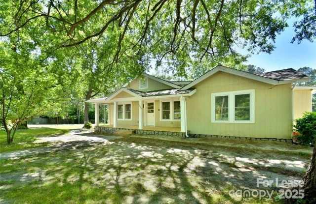 1632 W 5th Avenue - 1632 West 5th Avenue, Gastonia, NC 28052