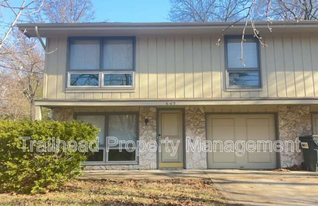 6109 N Broadway - 6109 North Broadway, Gladstone, MO 64118