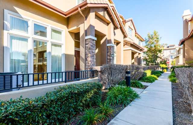 Lovely  Spacious Townhouse | High Ceilings | Central A/C photos photos