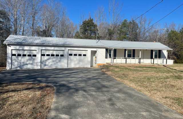 2 Bed, 2 Bath newly renovated home located in Thomasville! photos photos