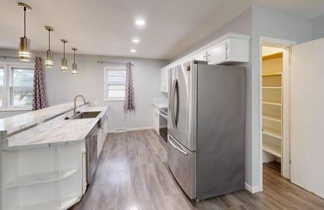 905 Lincoln Avenue photos photos