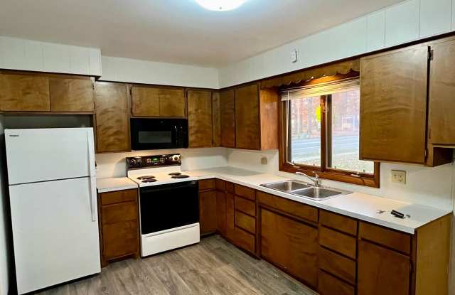 1 Bed 1 Bath Single Family Home in Stratford photos photos