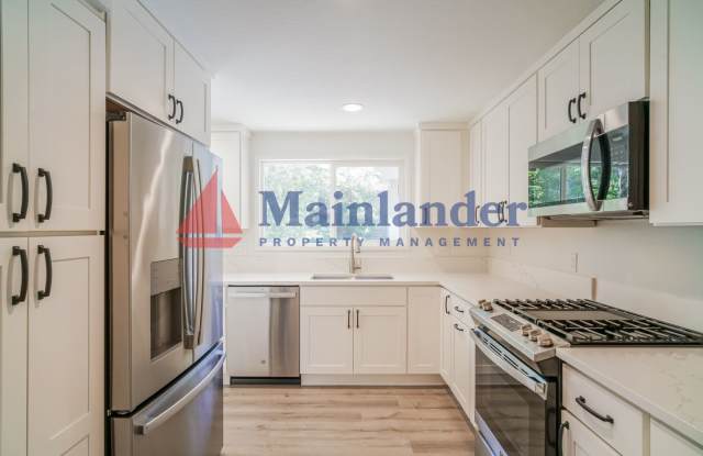 Beautifully Updated Mt. Park Condo Located in Lake Oswego Includes Membership to Mt. Park Rec Center is A Must See! photos photos