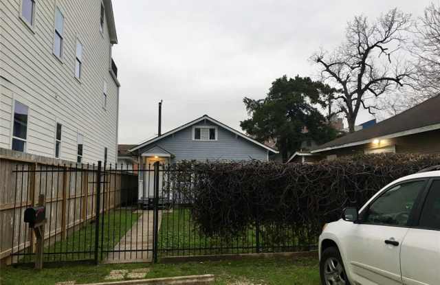 723 E 10th 1/2 Street Gallery 2