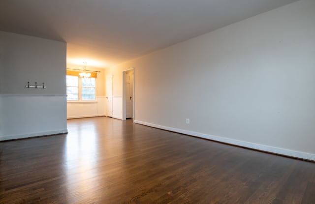 19 Auburn Ct Apt C - 19 Auburn Court, Alexandria, VA 22305