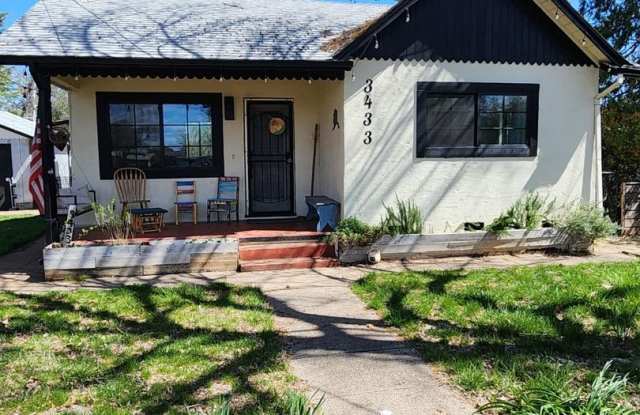 Charming and Cozy 3bedrooms 1 bath house at 3433 Willow #1 Cottonwood photos photos