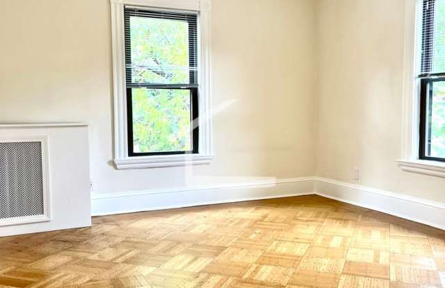 Amazing Allston 3 Bed 1 Bath Laundry in unit photos photos